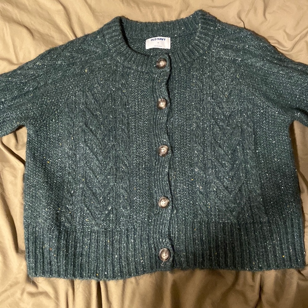 Old Navy, woman cropped cardigan. Size Medium